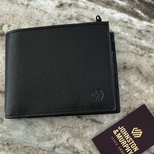 New Johnston & Murphy pebble Leather bifold wallet men’s